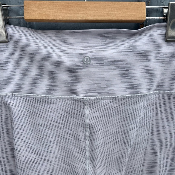 Lululemon crop wunder under, size 8 - Picture 6 of 10